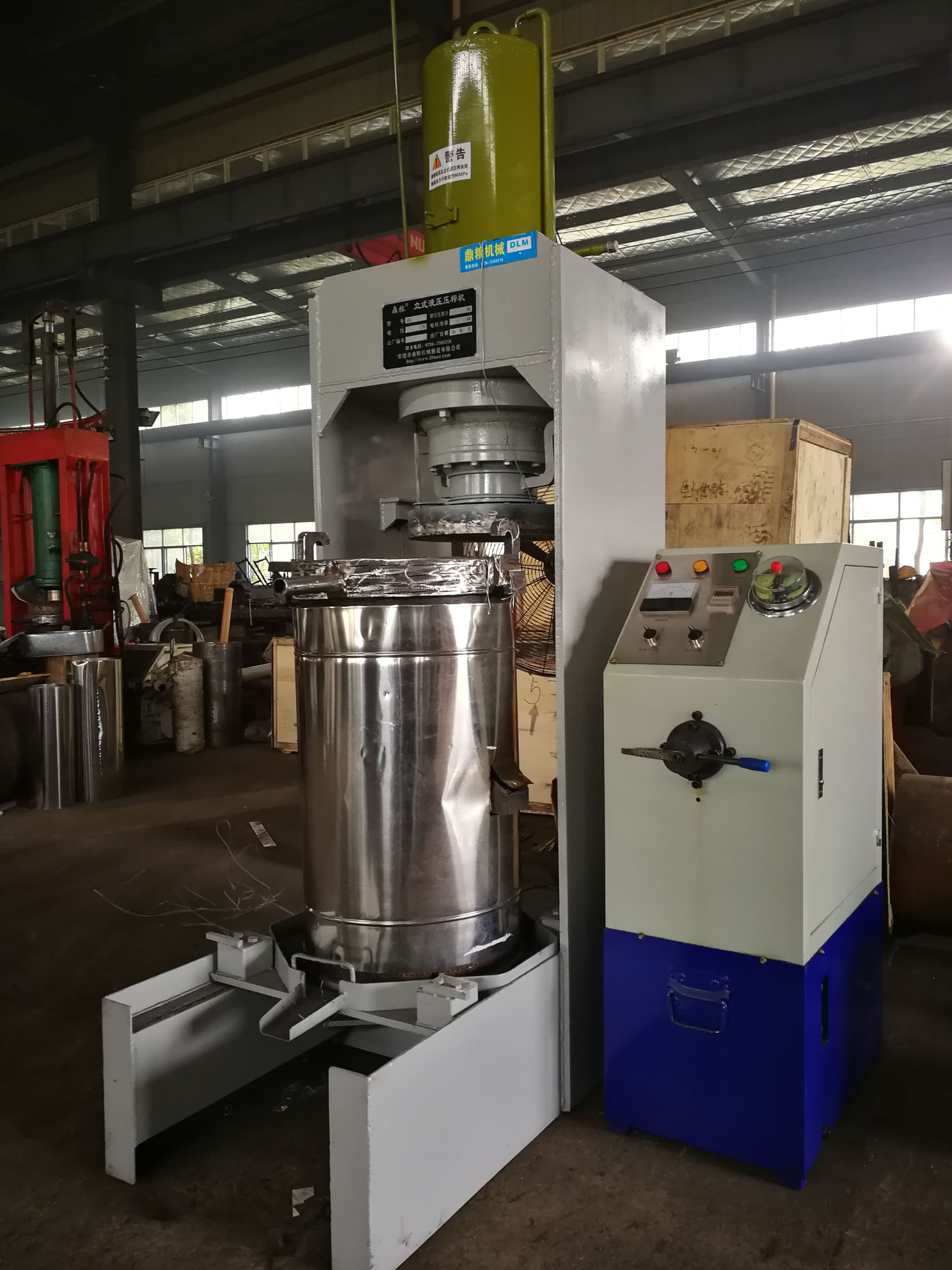 不銹鋼超高壓立式液壓壓榨機，果汁壓榨機，果渣壓榨機，藥材壓榨，油渣處理，白土壓榨